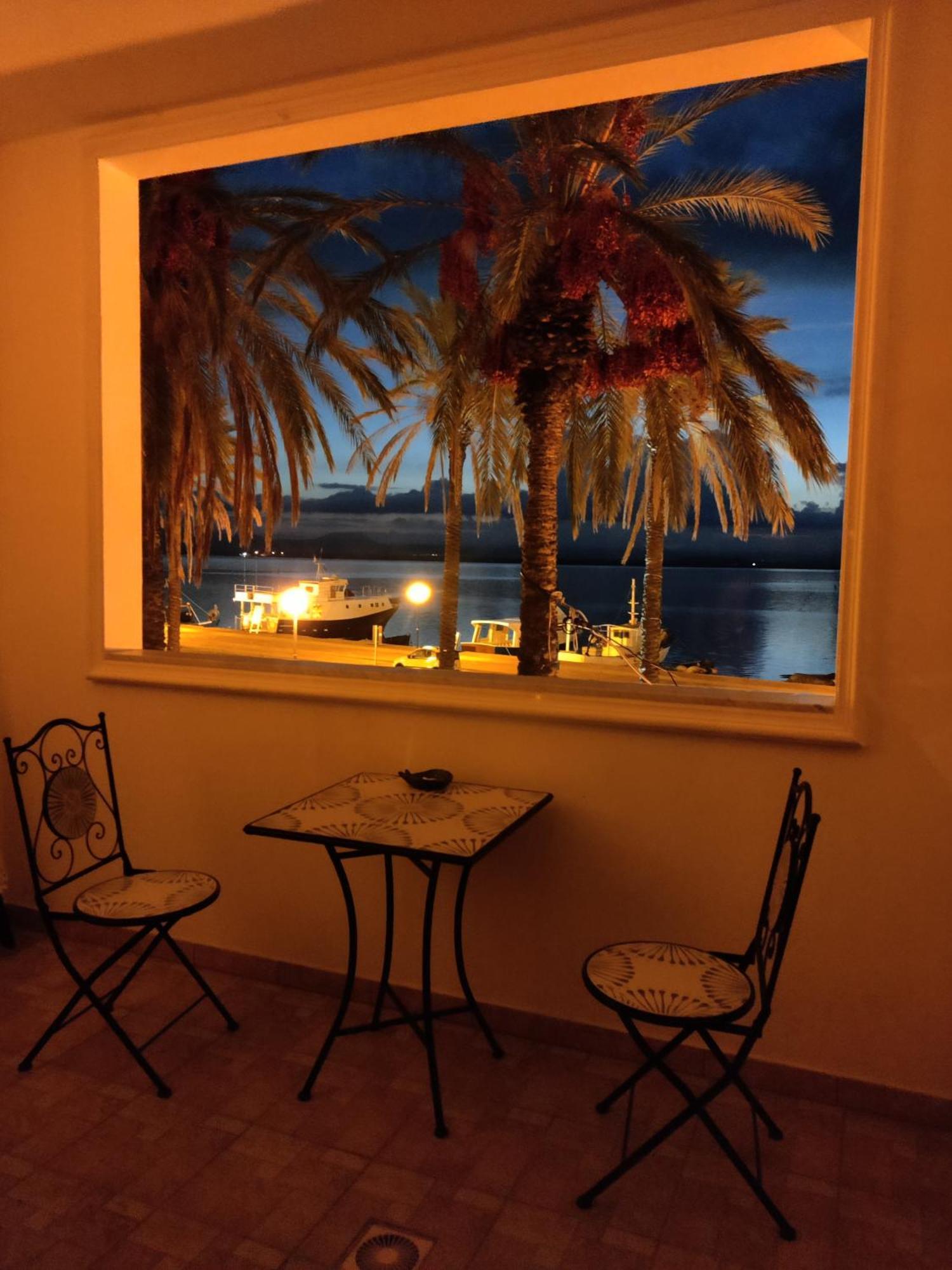 Casa Graziella Lägenhet SantʼAntìoco Exteriör bild