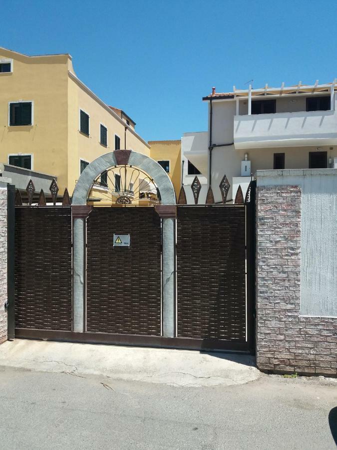 Casa Graziella Lägenhet SantʼAntìoco Exteriör bild