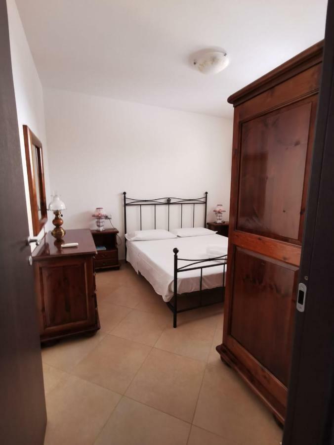 Casa Graziella Lägenhet SantʼAntìoco Exteriör bild