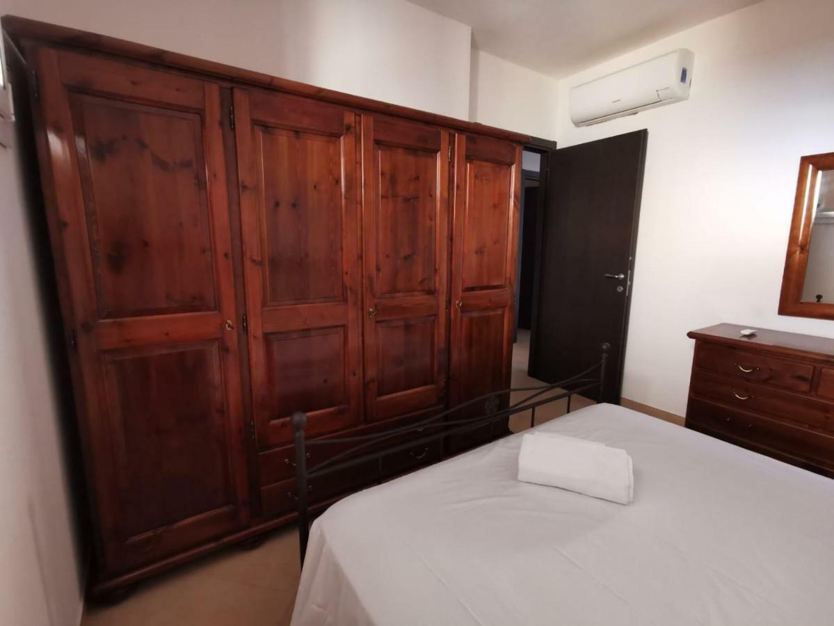 Casa Graziella Lägenhet SantʼAntìoco Exteriör bild